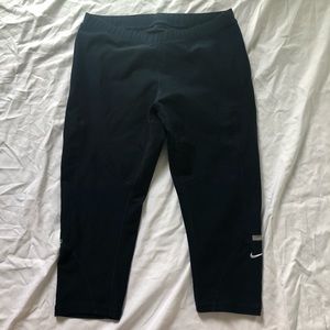 Nike FITDRY capri leggings